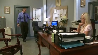 Office sex grants MILF manager the best orgasm